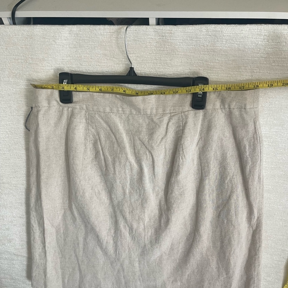 Liz Claiborne Beige Button-Front Linen-Blend Skirt with Patch Pockets - Picture 10 of 10